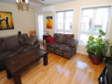 Fully renovated condo in the heart of one of North America's Trendiest neighbourhoods, Le Plateau Mont Royal